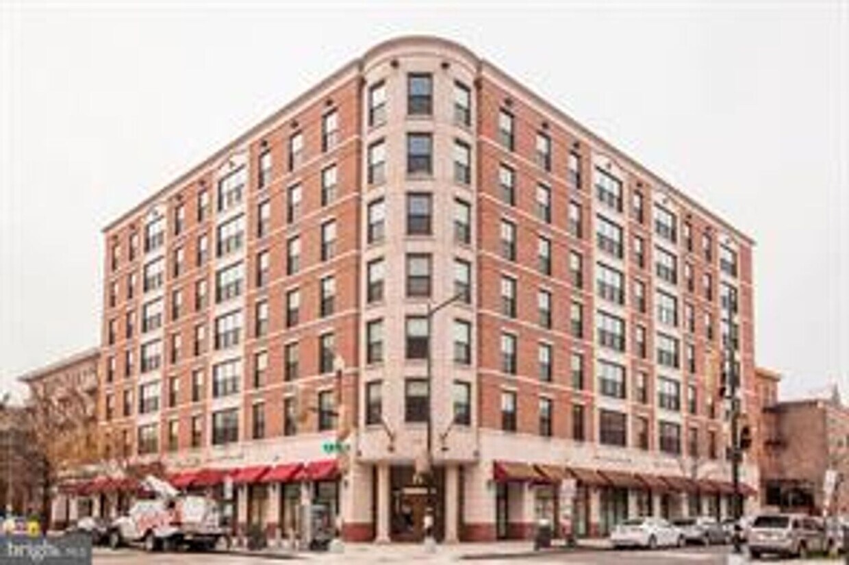 Foto principal - Modern 3 Bed 2 bath condo WITH 2 PARKING S...