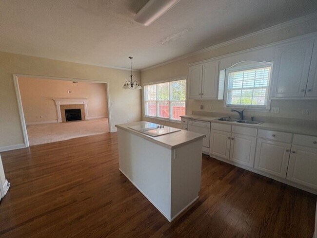 Building Photo - 330 Gardenia Dr