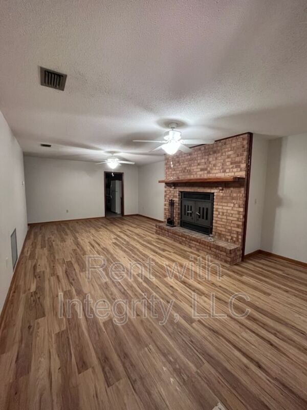 Foto del edificio - 8787 Louvinia Way