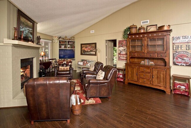 Photo - 50 Broadmoor Ln House