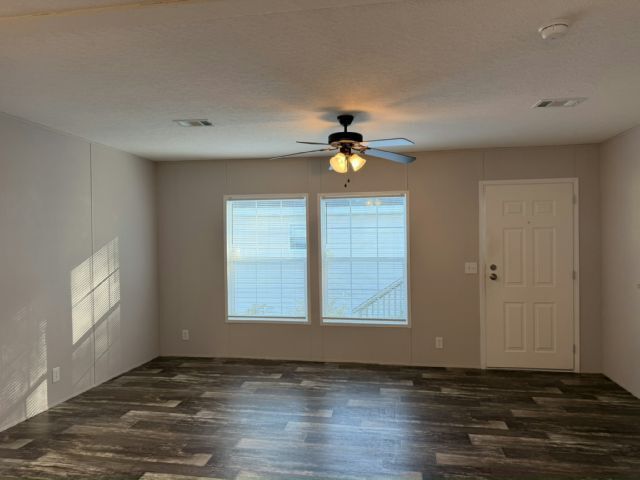 Building Photo - 1400 Banana Rd