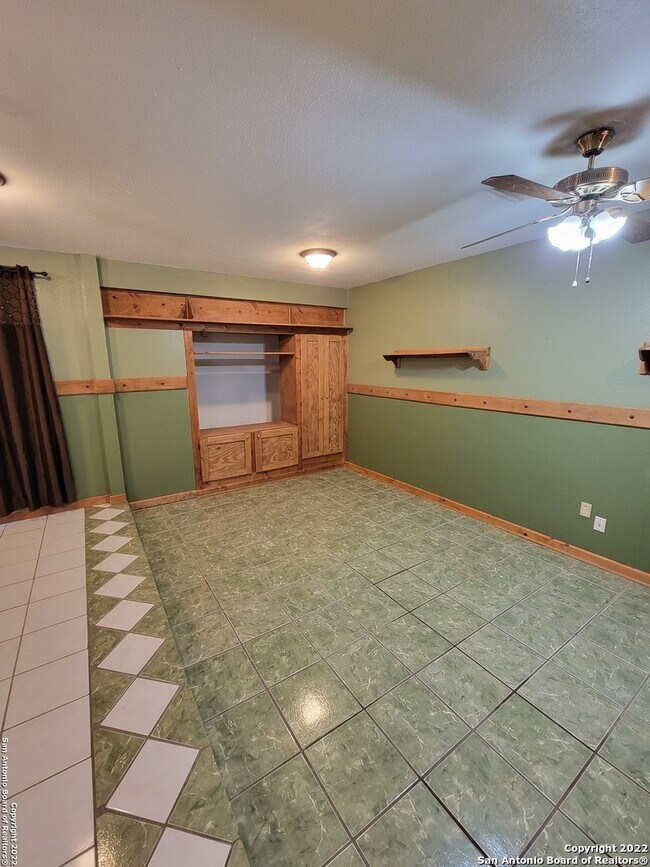 Building Photo - 483 Anton Dr