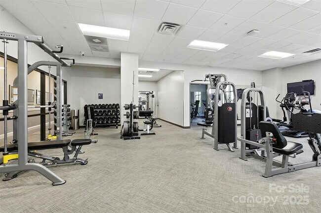 Foto del edificio - "Chic Urban Living: Spacious 1-Bedroom Ret...
