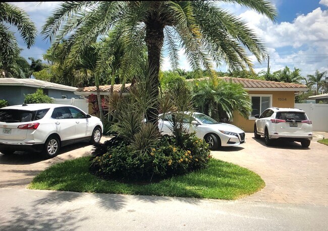 Property Front Yard - 1504 NE 16th Ave