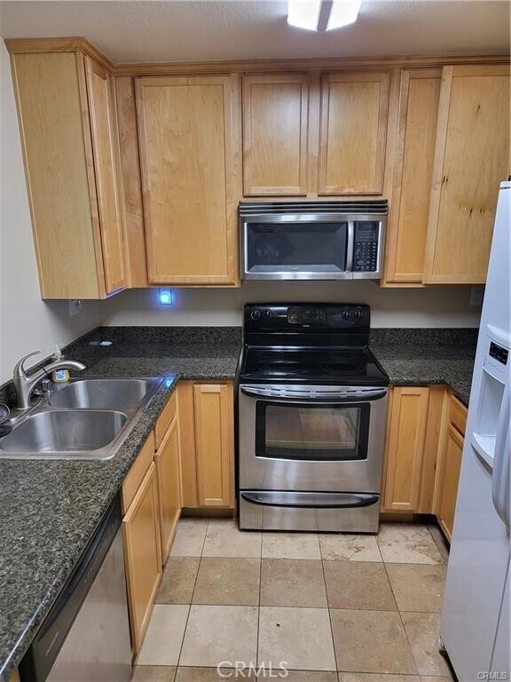 Building Photo - 2275 Del Mar Way