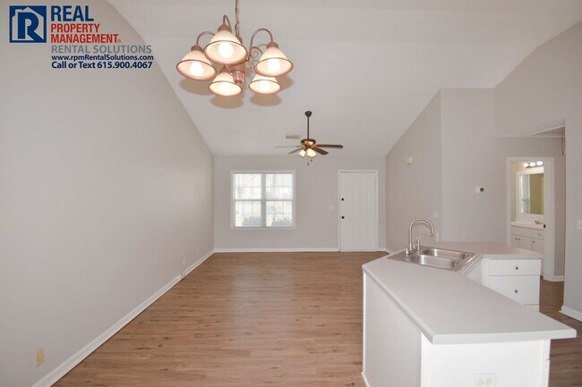 Building Photo - Adorable 2 bedroom house with great fenced...
