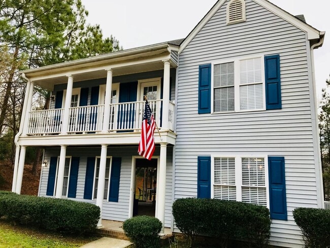 Building Photo - 304 Weeping Willow Dr