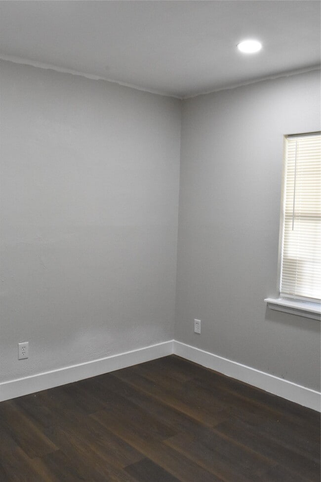 Building Photo - 8113 Bigwood St