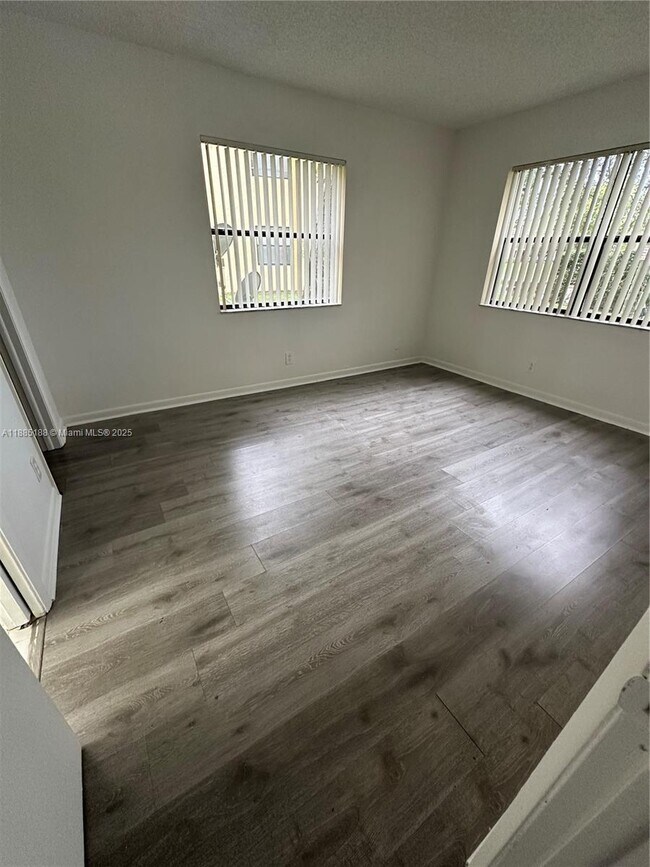 Foto del edificio - 9000 NW 28th Dr
