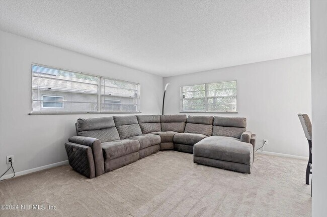 Building Photo - Charming 3BR/2BA Single-Family Home
