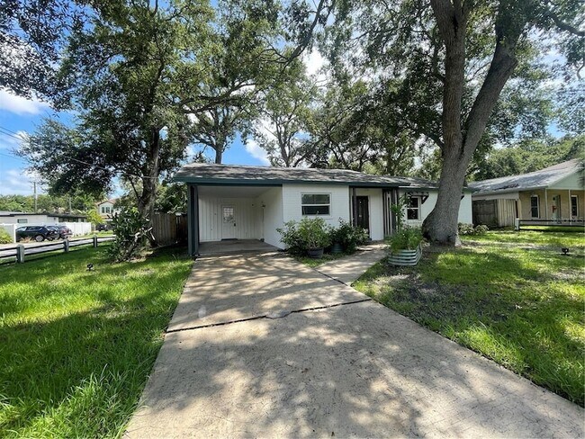 Foto del edificio - 3202 W Coachman Ave