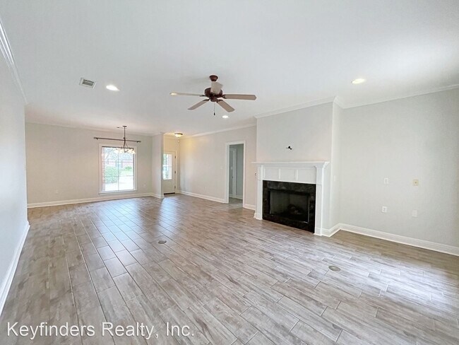 Foto del edificio - 3 br, 2 bath House - 10136 Springtree Ave.