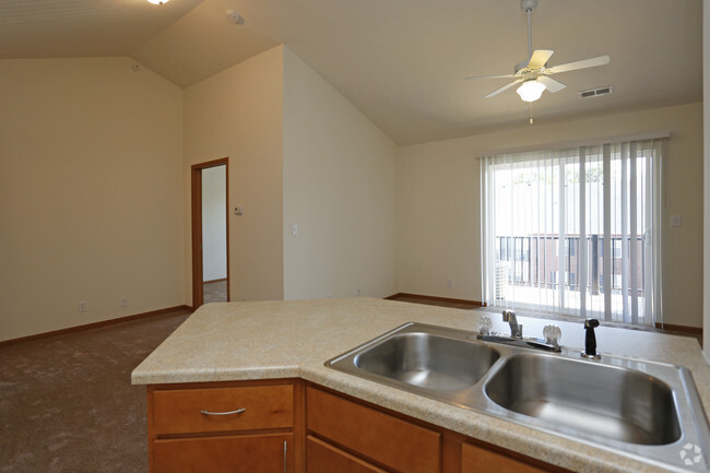 1BR, 1BA - 808SF - Kitchen - Southern Winds