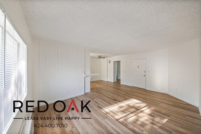 Building Photo - ~1 Month FREE~ + LOW DEPOSIT! Spacious One...