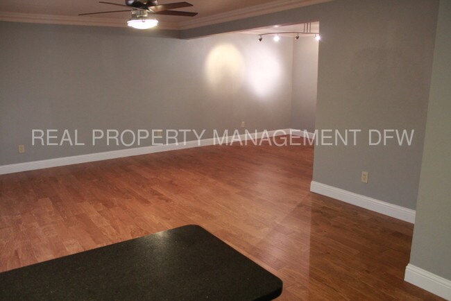 Foto del edificio - 5818 E University Blvd