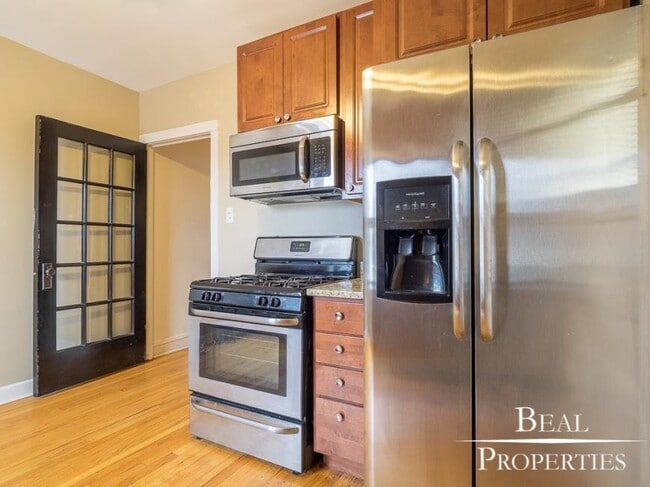 Building Photo - 1 bedroom in CHICAGO IL 60625