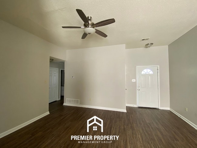 Building Photo - Charming 3BR/2BA Memphis Home with Vaulted Ceilings & Hardwood Floors!