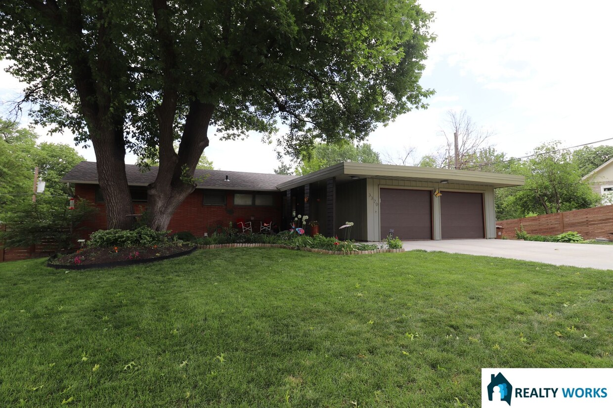 Foto principal - Beautiful Four Bed Two Bath Home