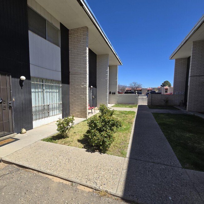 Foto del edificio - 401 Graceland Dr SE