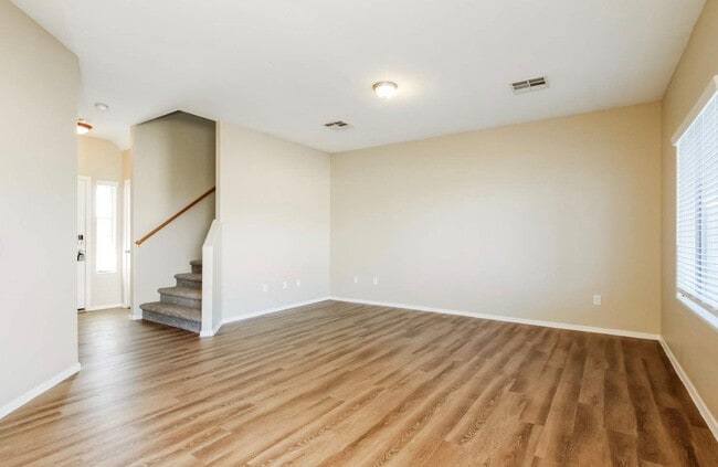 Building Photo - 5622 S 11th Pl