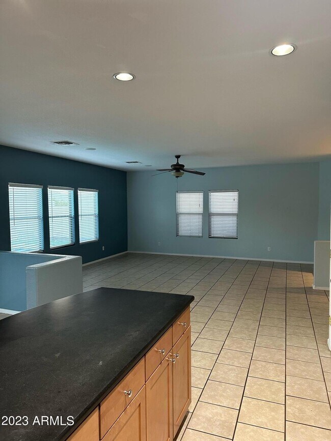 Foto del edificio - 25838 W Nancy Ln