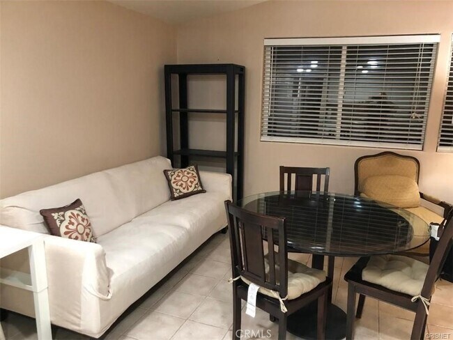 Foto del edificio - 12342 Moorpark St