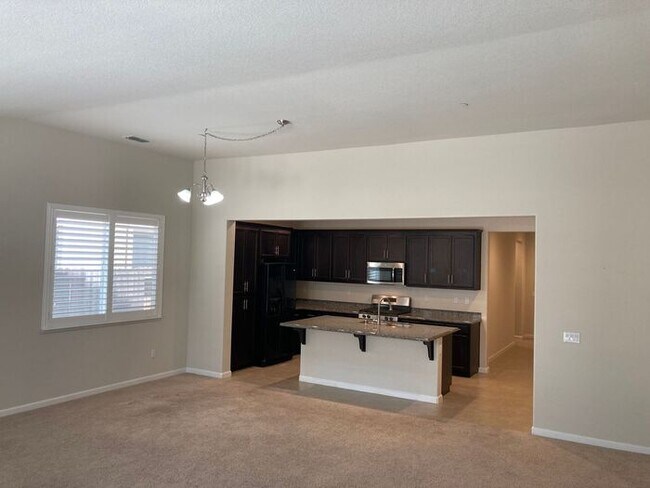 Foto del edificio - Modesto 4 Bedroom 3 Bathroom in the Rose V...