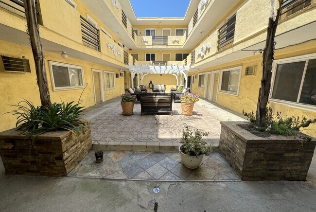 Foto del edificio - 1831 Tamarind Ave