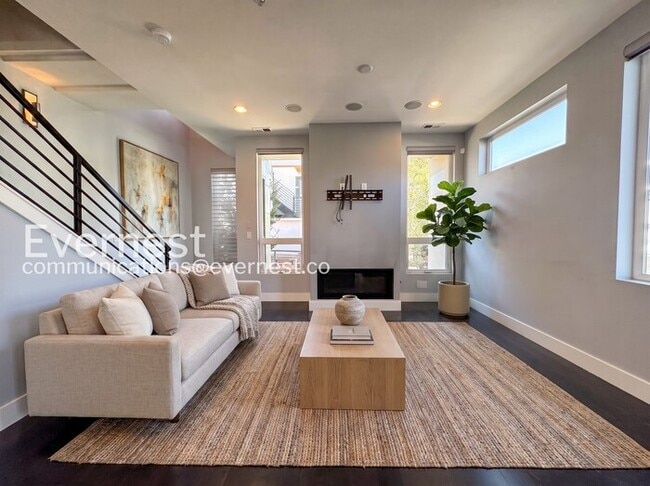 Photo - 3 Bed/3 Bath Townhome with Garage / Available Now!
