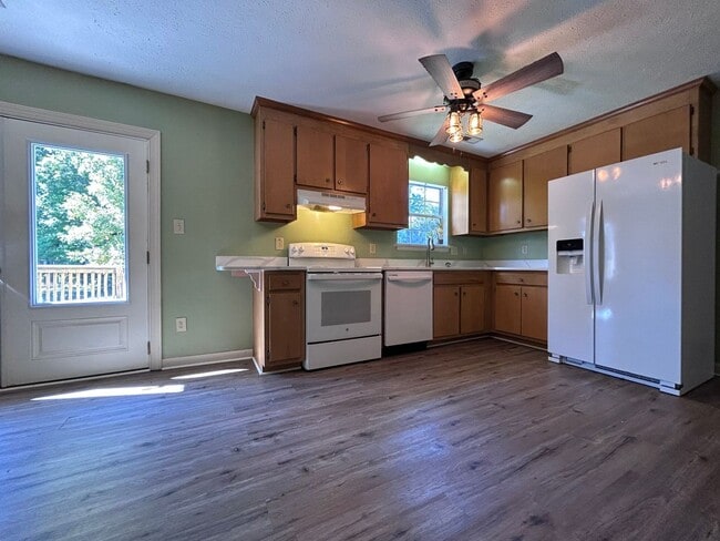 Foto del edificio - Charming 3-Bedroom Home in Newport News! "ASK ABOUT OUR ZERO DEPOSIT"