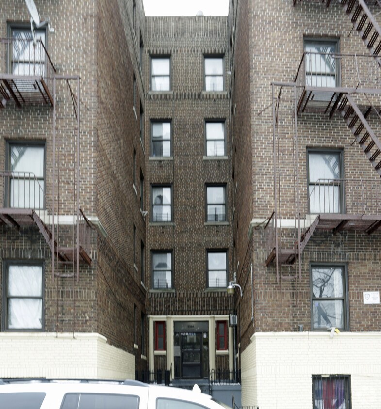 Building Photo - 2564 Creston Ave