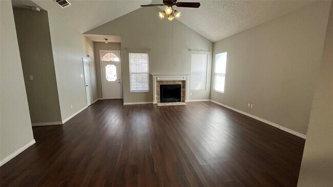 Building Photo - 14606 Town Hill Dr