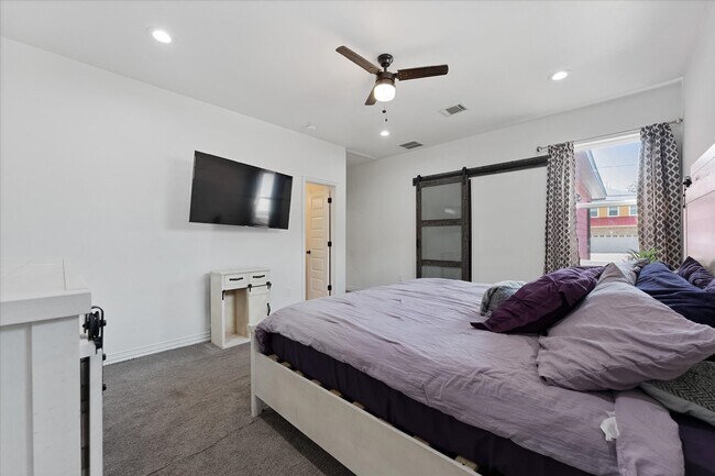 Building Photo - 4547 Newberry St