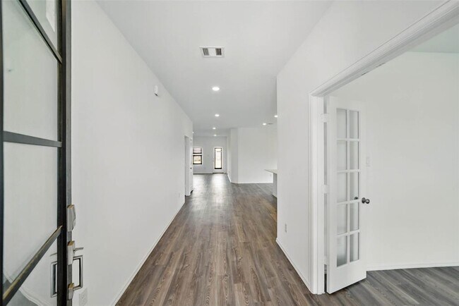 Foto del edificio - 2921 Eden Lk Ln