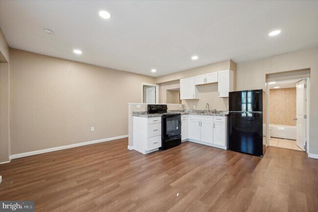 Building Photo - 2802 Edgmont Ave