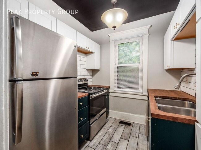 Building Photo - 1502 Summit St