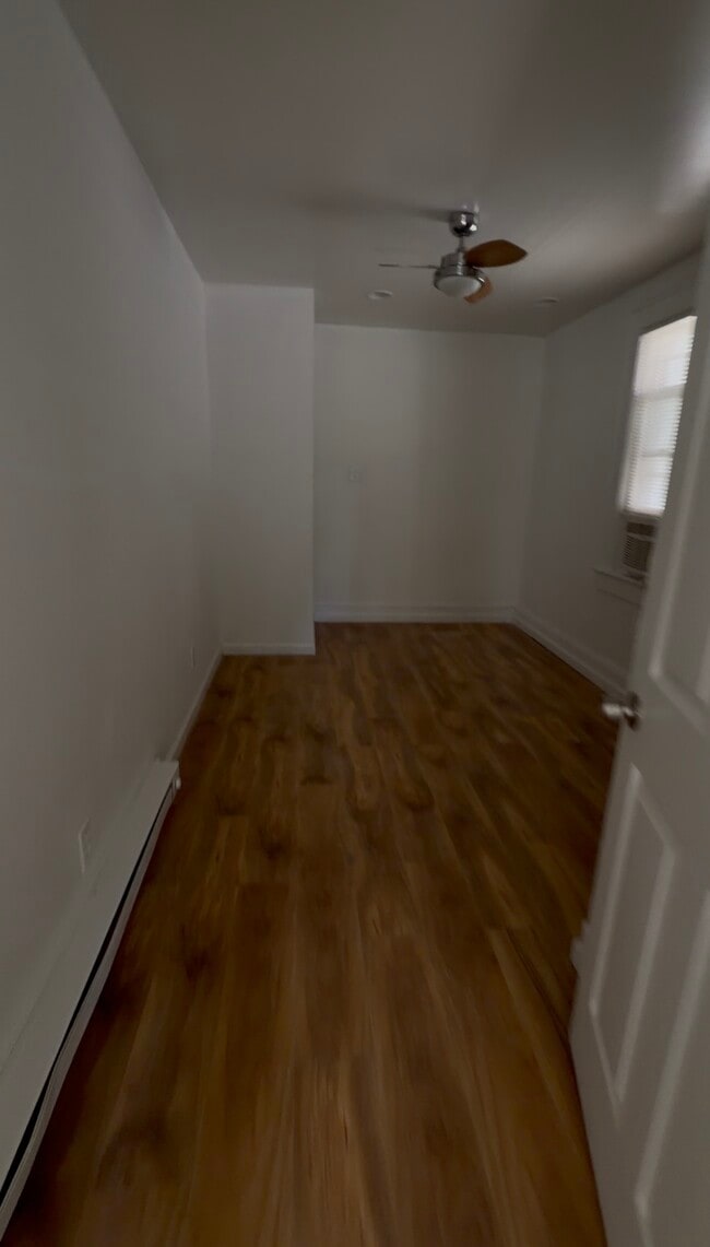 Foto del edificio - 838 W 41st St