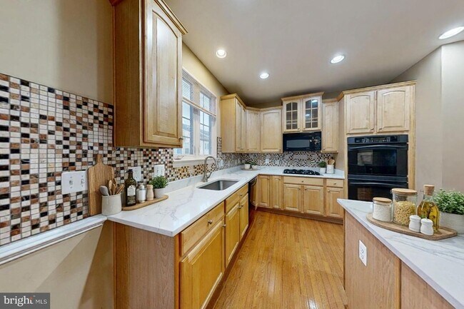 Foto del edificio - 9321 Hundith Hill Ct