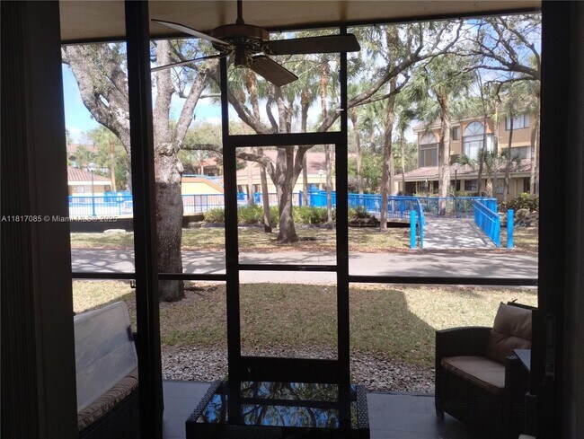 Building Photo - 15509 N Miami Lakeway