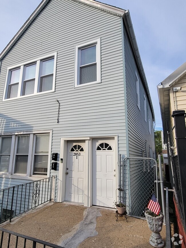 Building Photo - 2853 S Farrell St