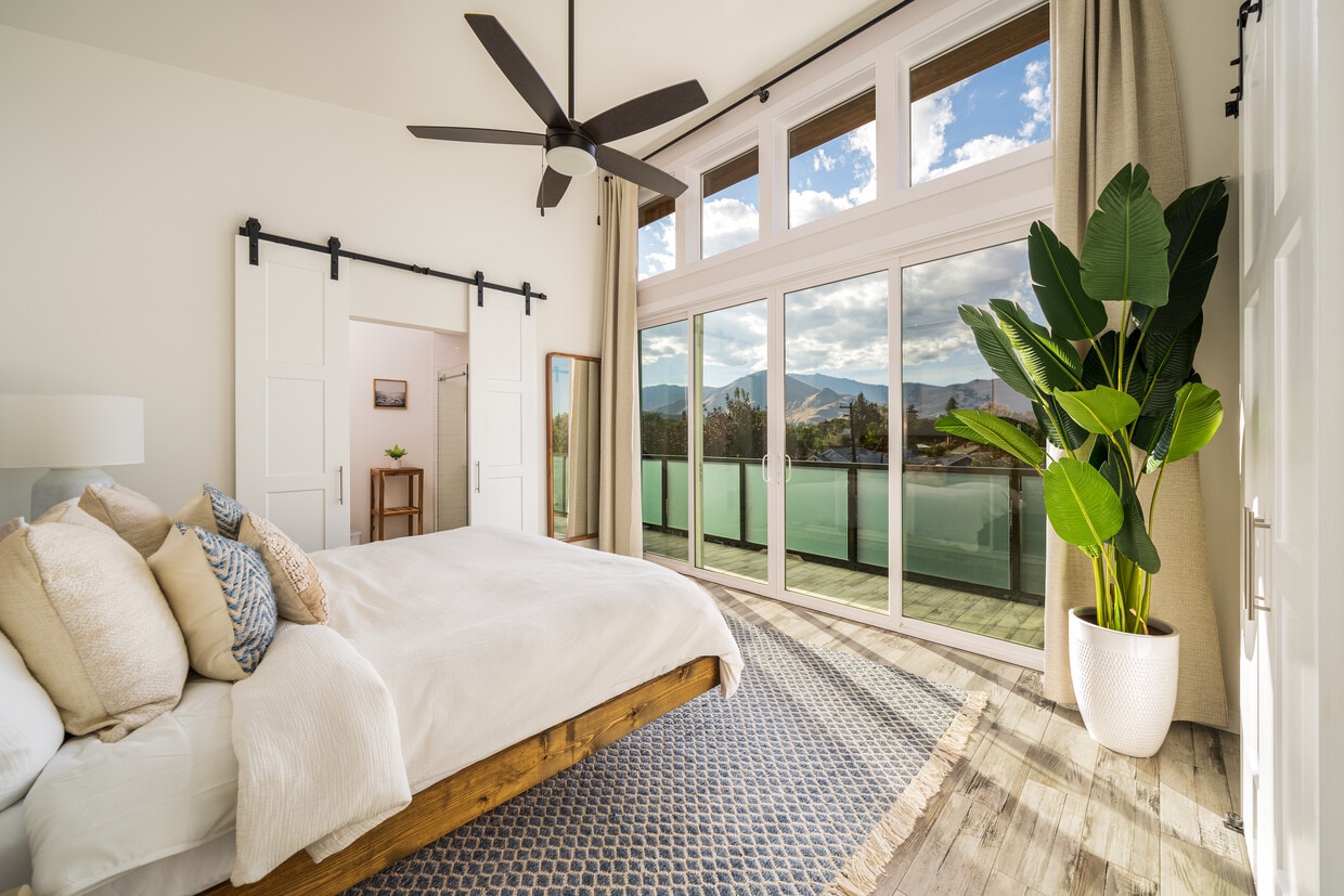 Primary Bedroom Suite - 823 Orondo Ave