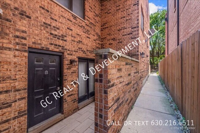 Foto del edificio - ***LAKEVIEW LUXURY 3-STORY TOWNHOME / 3BDR...