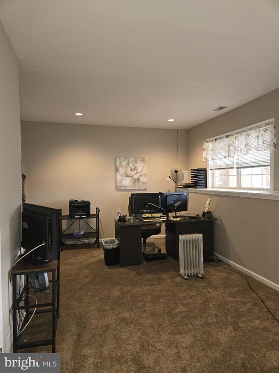 Building Photo - 305 Rockmeade Dr