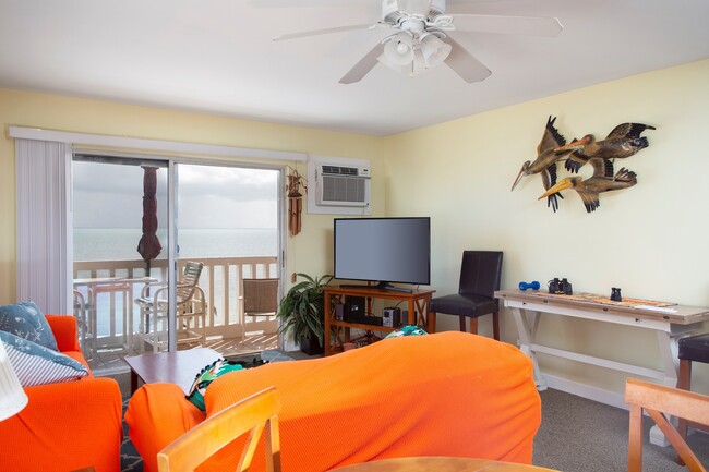 Foto del edificio - 1 Bedroom 1 Bathroom Furnished Direct Ocean View Condo: Lease dates  April 15 through November 30