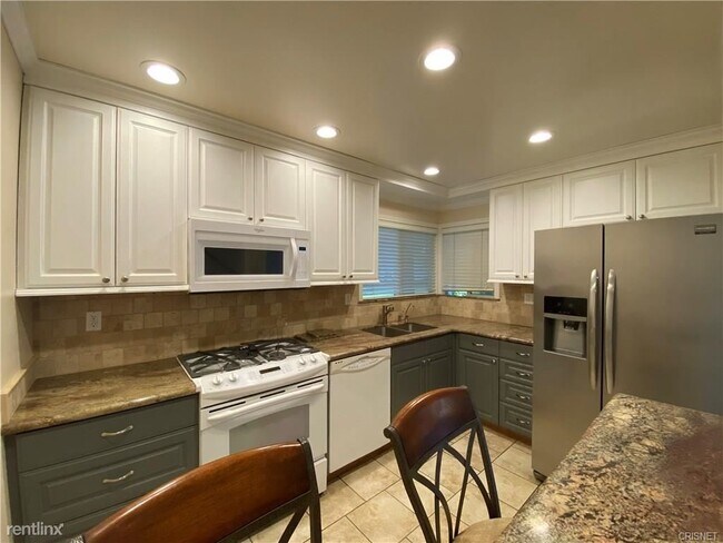 Building Photo - 6501 Wystone Ave