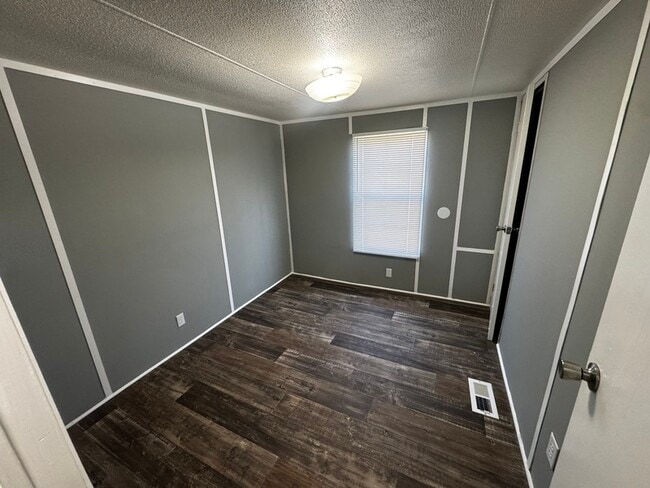 Building Photo - 428 Starlit Dr