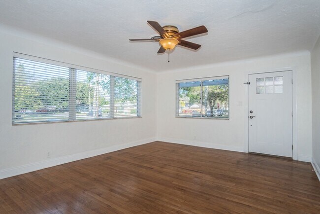 Foto del edificio - 4/3 Woodlawn Oaks Home