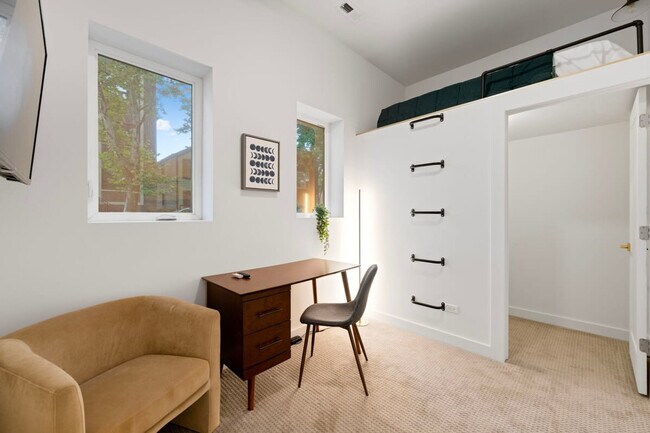 Foto del edificio - 2655 W Huron St