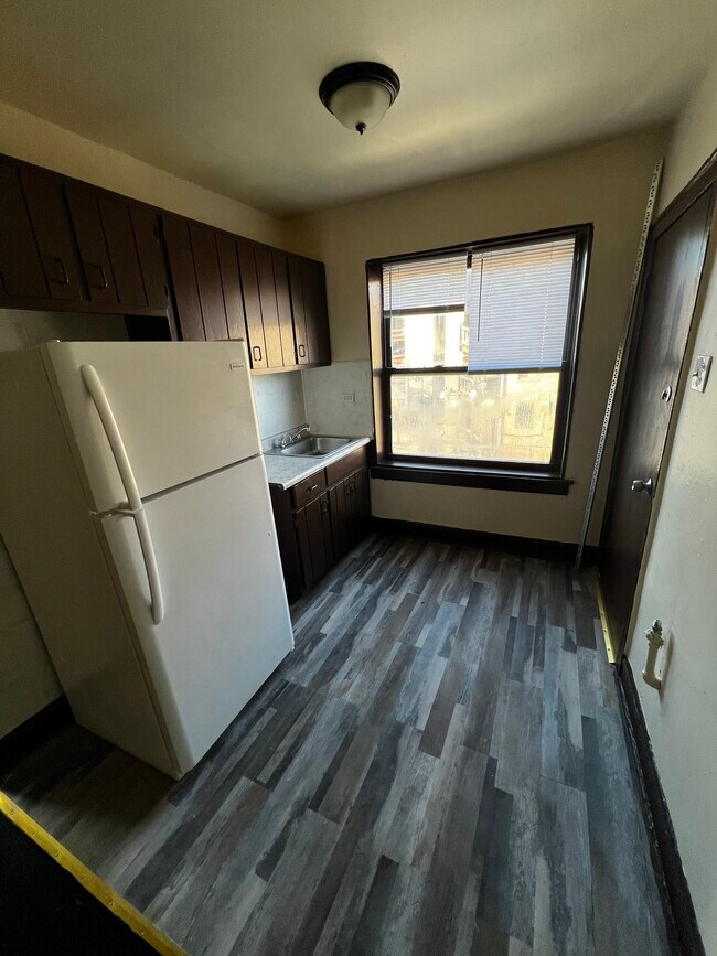 Building Photo - 8030 S Ellis Ave
