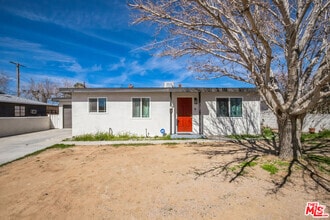 Building Photo - 1135 Pillsbury St